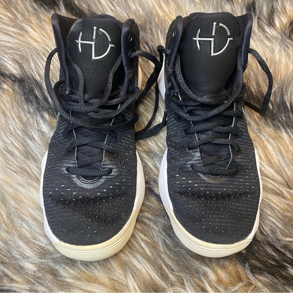 Nike Black & White Hyperdunk Shoes - Picture 6 of 9